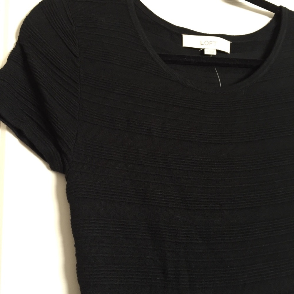 Little black textured dress. Loft. Size S. NWT.